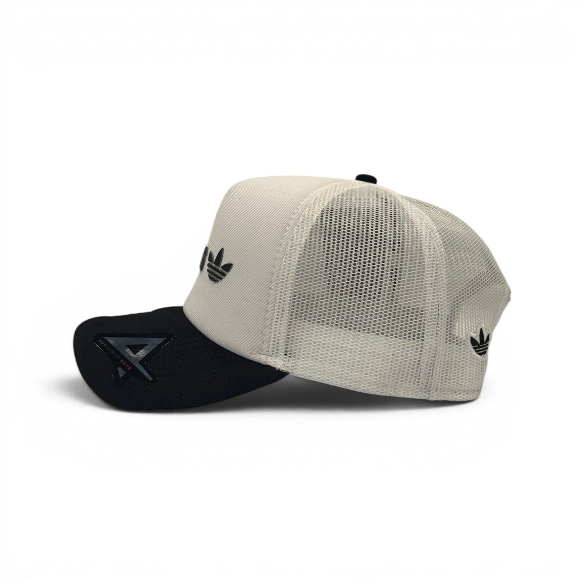 Boné Trucker Adidas Branco e Preto