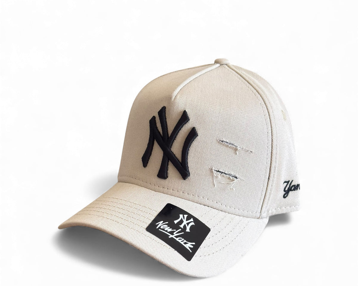 Boné New Era Rasgado Bege e Preto