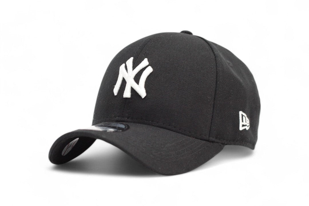 Boné New Era Yankees Strapback Preto com Branco