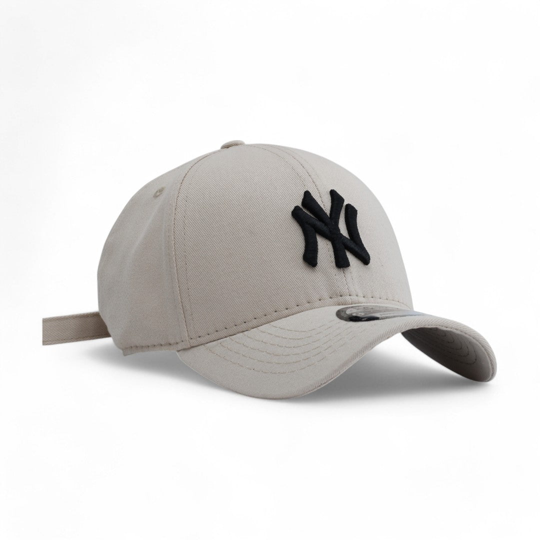 Boné New Era Yankees Strapback Bege Claro com Preto