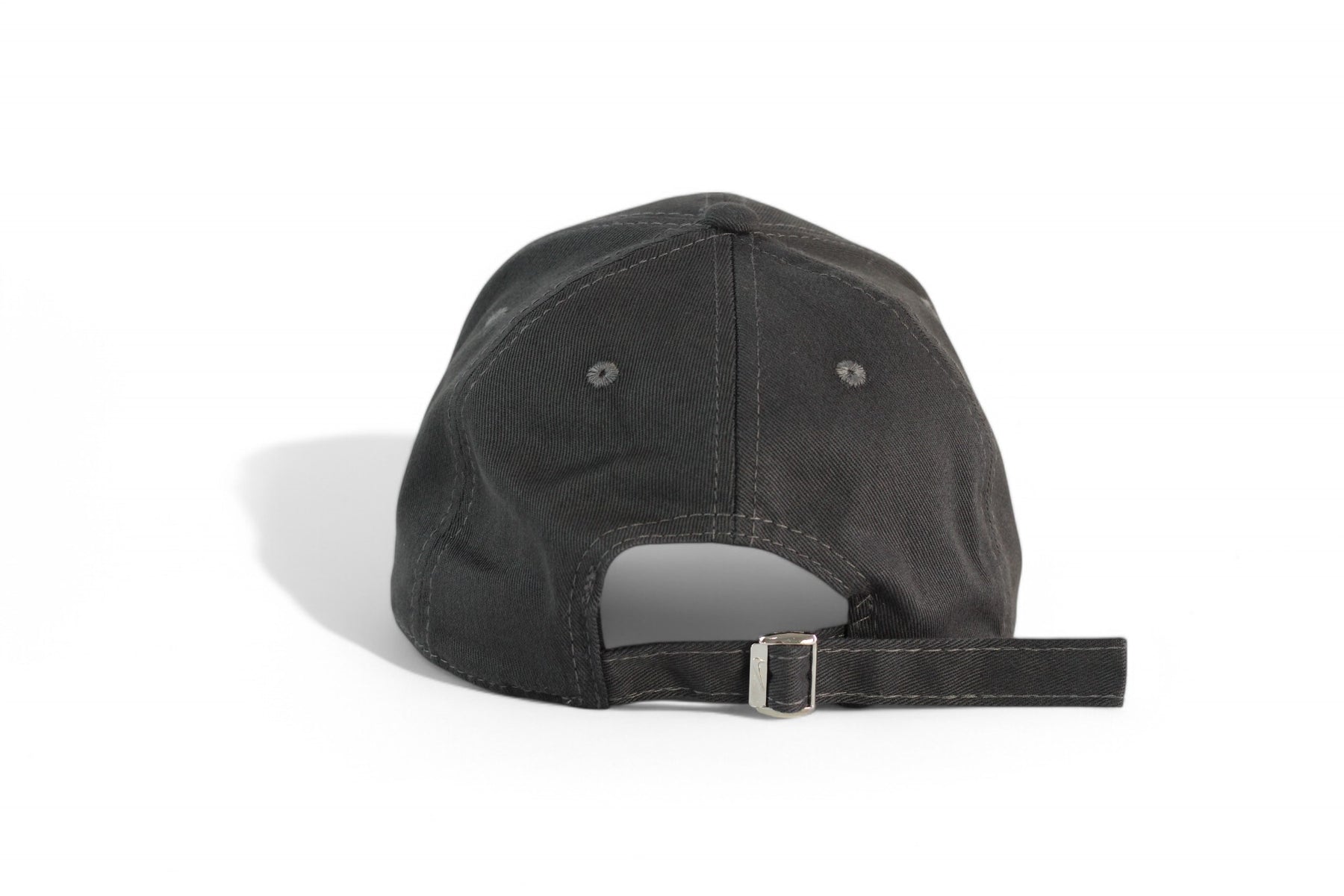Boné Nike Club Strapback Chumbo e Branco
