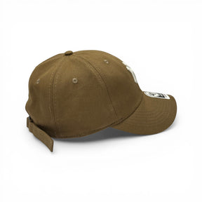 Boné New Era Dad Hat Caqui e Branco