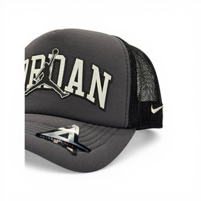 Boné Trucker Jordan Cinza