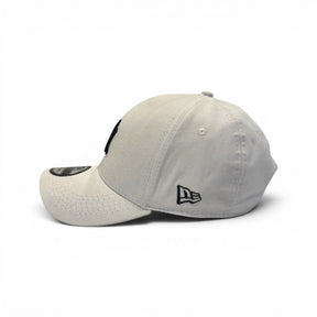 Boné New Era Yankees Strapback Branco e Preto