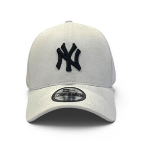 Boné New Era Yankees Strapback Branco e Preto