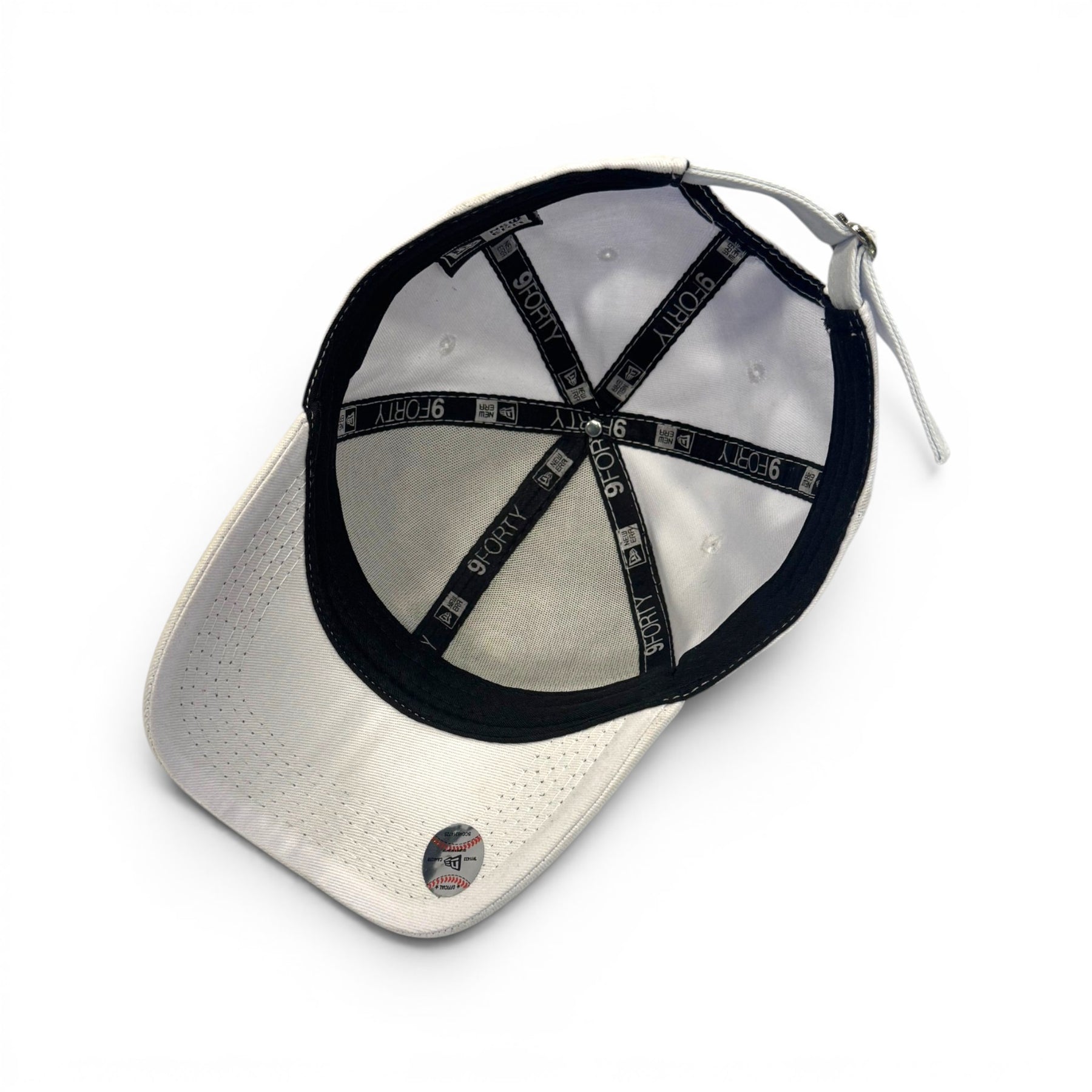 Boné New Era Yankees Strapback Branco e Preto