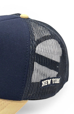 Boné Trucker New Era Azul e Bege