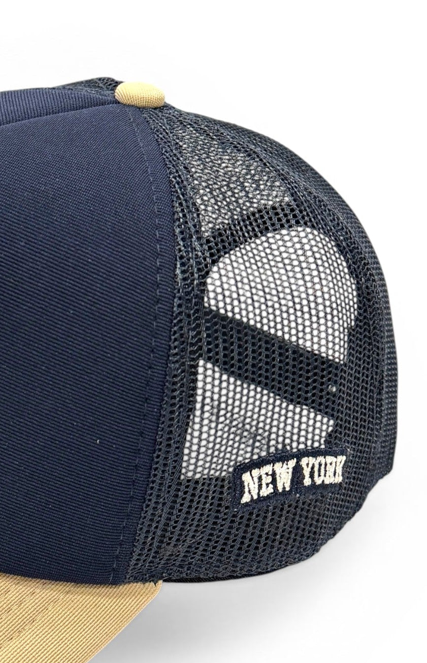 Boné Trucker New Era Azul e Bege