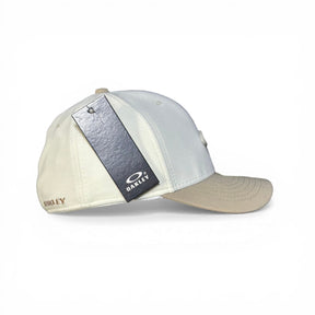 Boné Flex Oakley Bege e Branco