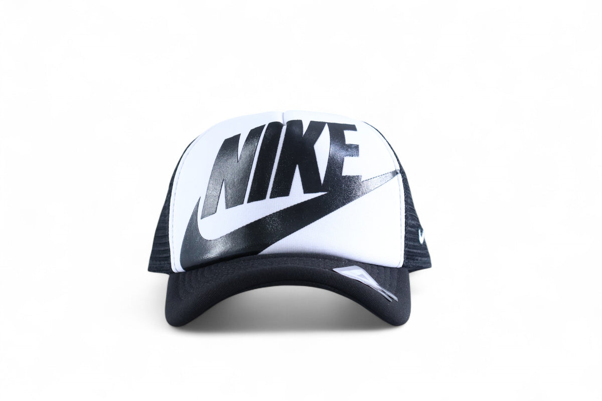 Boné Trucker Nike Logo Branco
