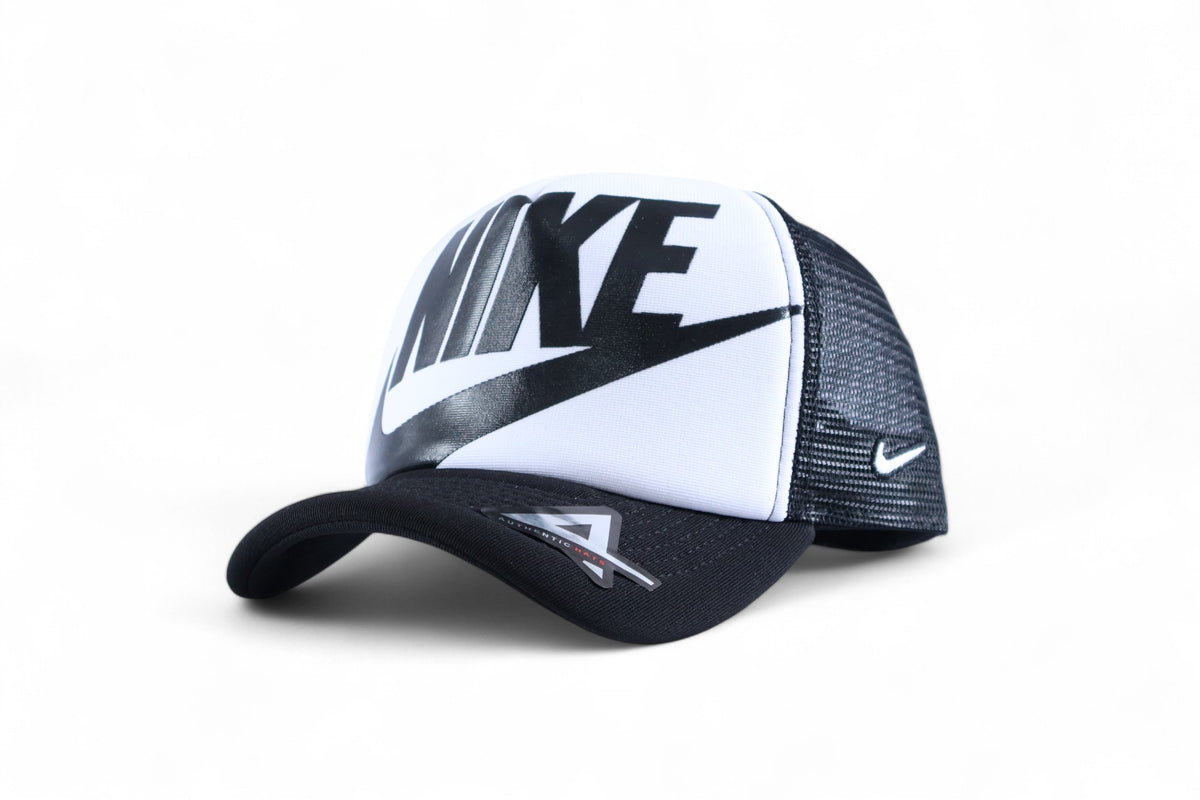 Boné Trucker Nike Logo Branco