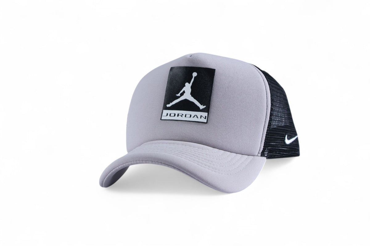 Boné Trucker Jordan Retro Cinza