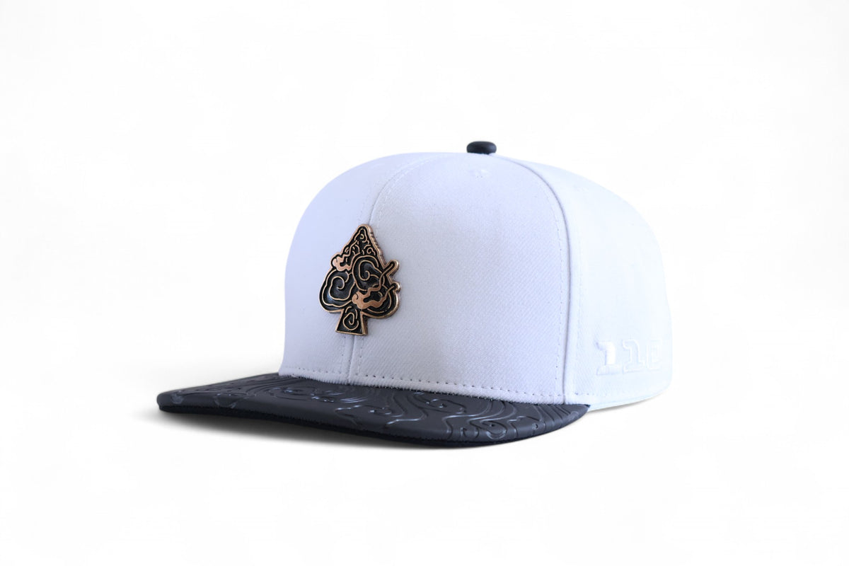 Boné MCD Aba Reta Premium Branco Preto Golden Core