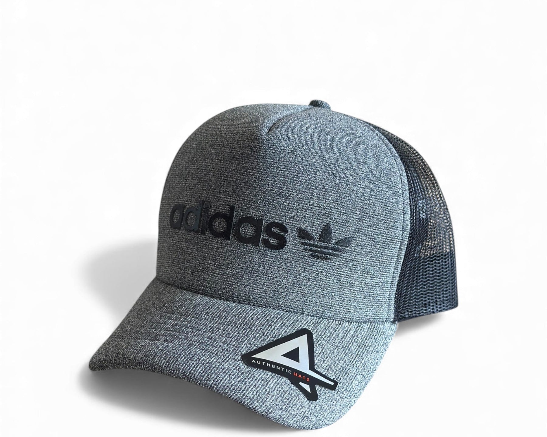 Boné Trucker Adidas Cinza