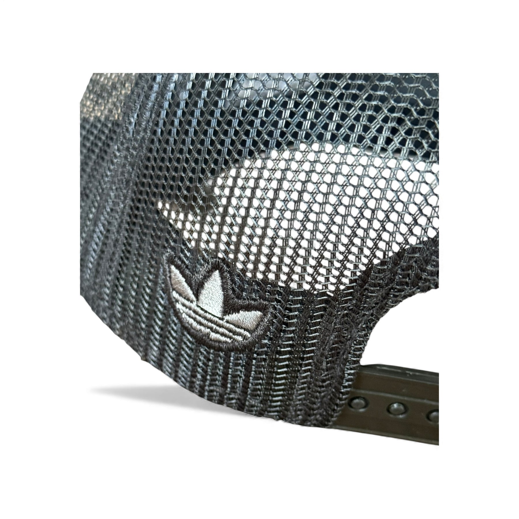 Boné Trucker Adidas Cinza