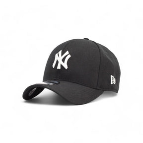 Boné New Era Yankees Strapback Preto com Branco