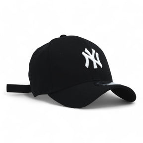 Boné New Era Yankees Strapback Preto com Branco