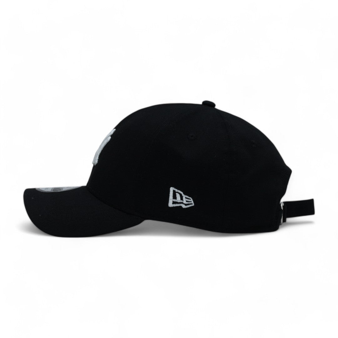 Boné New Era Yankees Strapback Preto com Branco