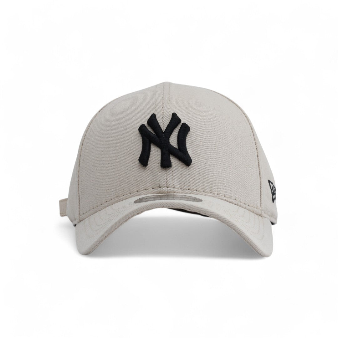 Boné New Era Yankees Strapback Beje Claro com Preto