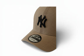 Boné New Era Yankees Strapback Caqui e Preto