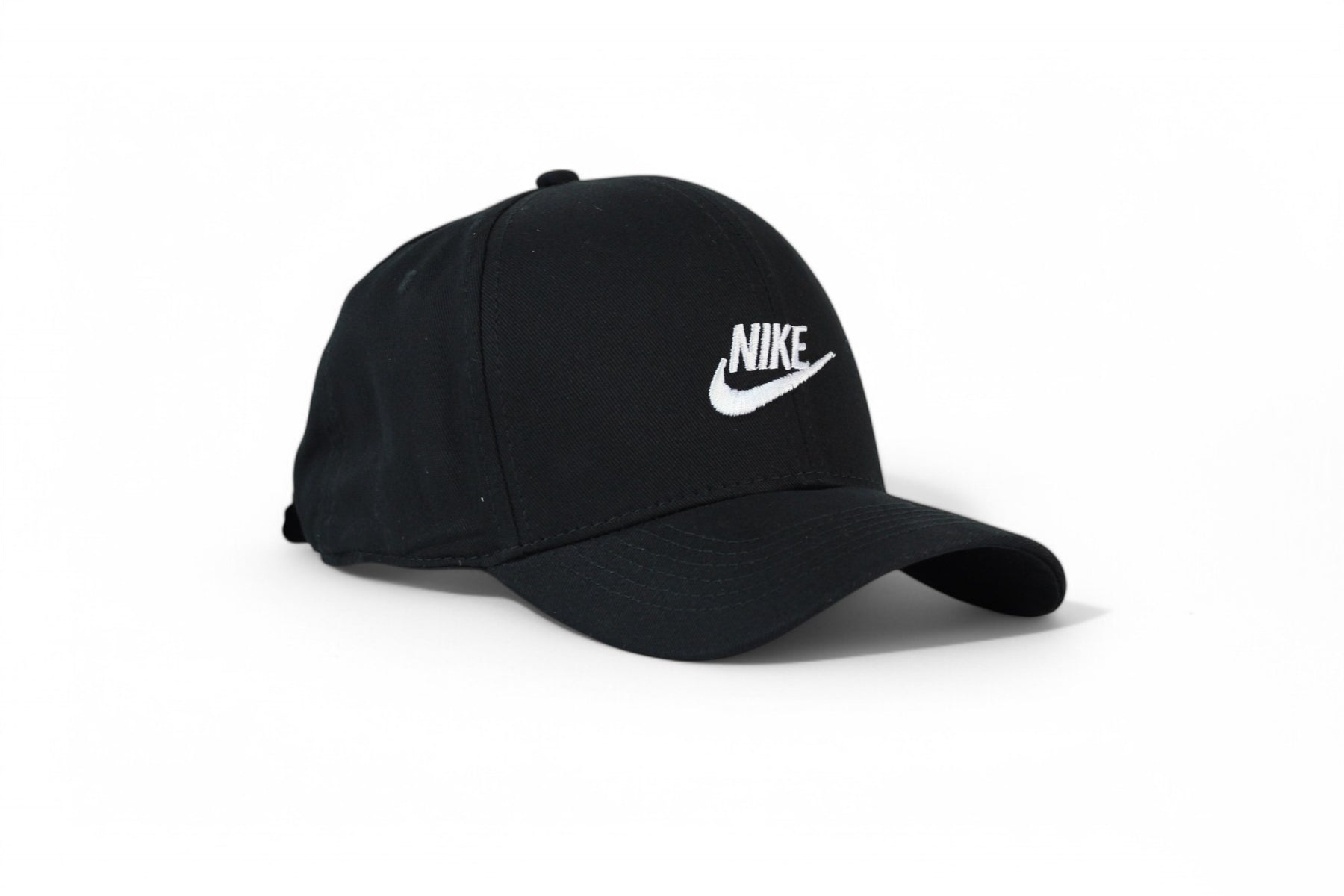Boné Nike Bordado Preto e Branco
