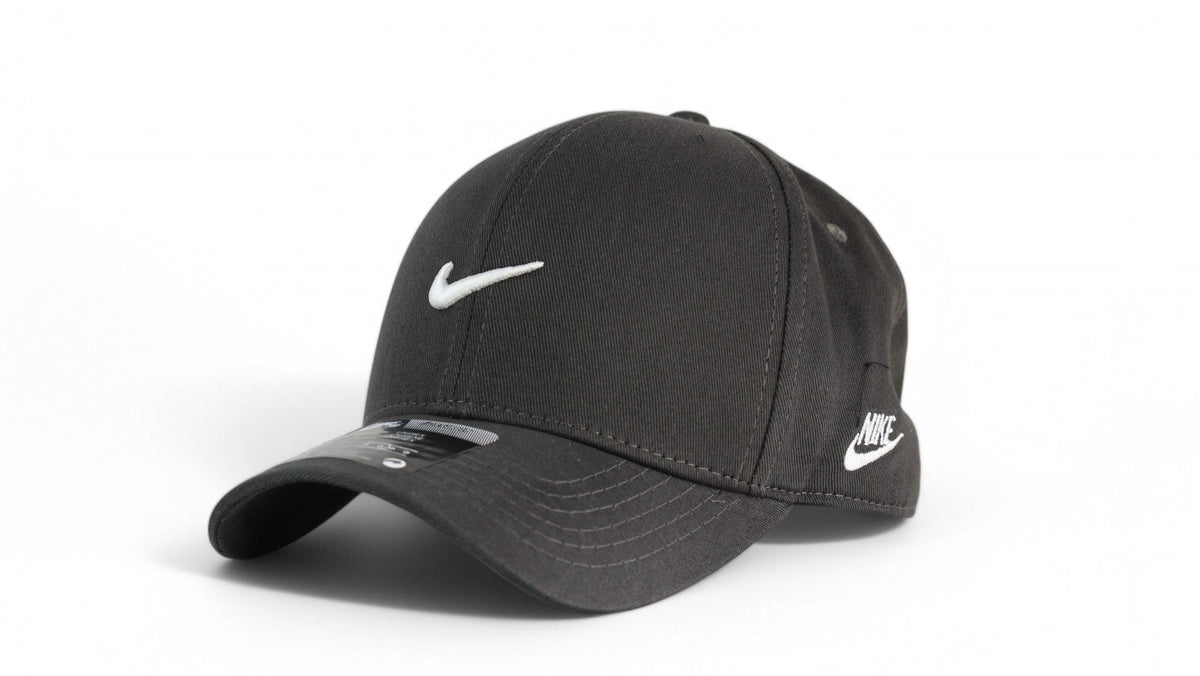 Boné Nike Club  Strapback Chumbo e Branco