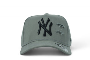 Boné New Era MLB New York Yankees Destroyed Cinza escuro