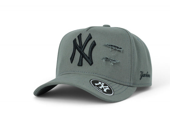 Boné New Era Rasgado Cinza escuro