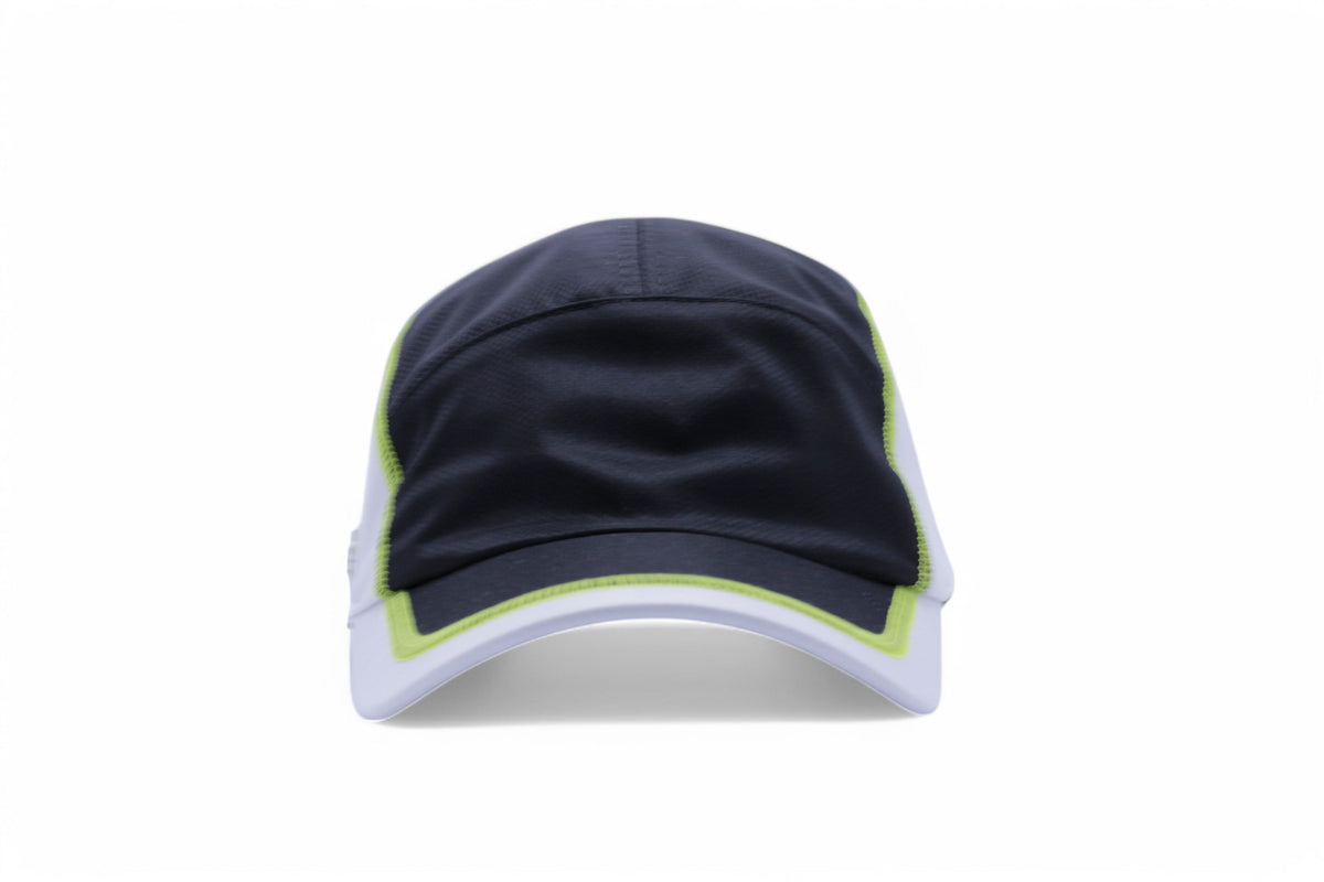 Boné Lacoste Esportivo Leve em Tecido Tafetá com Padrão Diamante Preto e Branco