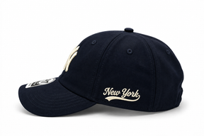 Boné New Era Dad Hat Azul Marinho e Branco
