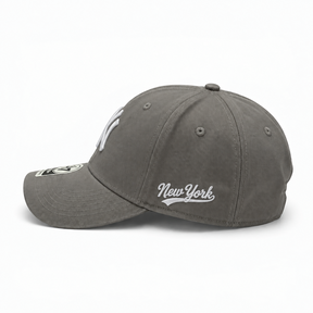 Boné New Era Dad Hat Cinza e Branco